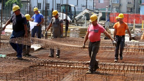 GRAĐEVINCI PRKOSE VRUĆINI: U Crnoj Gori najavljeni temperaturni rekordi, rad na otvorenom se ne preporučuje