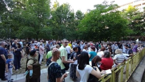 ДИЖУ ГЛАС ЗА СВОЈ КРАЈ: Грађани све смелији у иницијативама против градње и инвестиција које сматрају неодговарајућим ДИЖУ ГЛАС ЗА СВОЈ КРАЈ: Грађани све смелији у иницијативама против градње и инвестиција које сматрају неодговарајућим