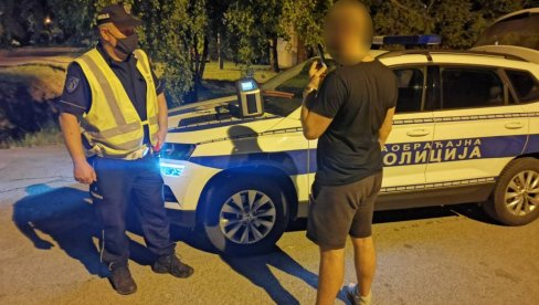DVE OSOBE TEŠKO, A 12 LAKŠE POVREĐENO: Za vikend u Južnobačkom okrugu dogodilo se 18 saobraćajnih nesreća DVE OSOBE TEŠKO, A 12 LAKŠE POVREĐENO: Za vikend u Južnobačkom okrugu dogodilo se 18 saobraćajnih nesreća