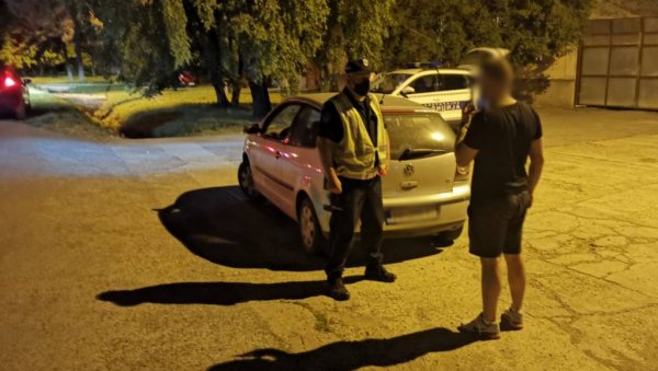 ПОЛИЦИЈА ИМАЛА ПУНЕ РУКЕ ПОСЛА: Заустављали пијане и дрогиране возаче, један прекорачио брзину за 100 км/х ПОЛИЦИЈА ИМАЛА ПУНЕ РУКЕ ПОСЛА: Заустављали пијане и дрогиране возаче, један прекорачио брзину за 100 км/х