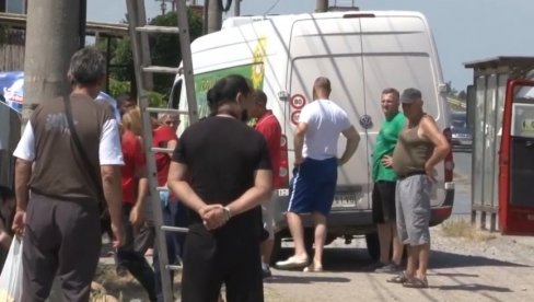 НОВА НЕСРЕЋА У СРБИЈИ - СТРУЈА УБИЛА ЧОВЕКА: Настрадао на бандери док је повезивао камеру за праћење саобраћаја (УЗНЕМИРУЈУЋИ ВИДЕО) НОВА НЕСРЕЋА У СРБИЈИ - СТРУЈА УБИЛА ЧОВЕКА: Настрадао на бандери док је повезивао камеру за праћење саобраћаја (УЗНЕМИРУЈУЋИ ВИДЕО)