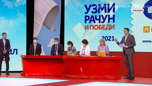 ОВО СУ ДОБИТНИЦИ АУТОМОБИЛА У НАГРАДНОЈ ИГРИ УЗМИ РАЧУН И ПОБЕДИ: Три даме и два господина ће возити нови фиат 500Л (ФОТО) ОВО СУ ДОБИТНИЦИ АУТОМОБИЛА У НАГРАДНОЈ ИГРИ УЗМИ РАЧУН И ПОБЕДИ: Три даме и два господина ће возити нови фиат 500Л (ФОТО)