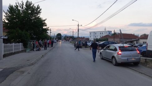 ТРЕНУТНА СИТУАЦИЈА У ЧАЧКУ: Уплашени грађани на улицама, полиција их растерује (ФОТО/ВИДЕО) ТРЕНУТНА СИТУАЦИЈА У ЧАЧКУ: Уплашени грађани на улицама, полиција их растерује (ФОТО/ВИДЕО)