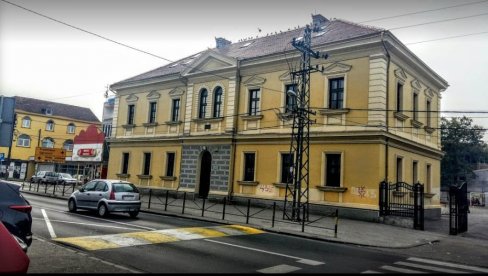 U OŠ PINKI DOBILI PRSLUKE: Prvaci učili o bezbednosti u saobraćaju U OŠ PINKI DOBILI PRSLUKE: Prvaci učili o bezbednosti u saobraćaju