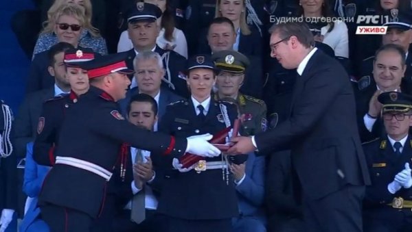 ОНИ СУ ЗАДИВИЛИ СРБИЈУ ХРАБРОШЋУ: Вучић их одликовао ОНИ СУ ЗАДИВИЛИ СРБИЈУ ХРАБРОШЋУ: Вучић их одликовао