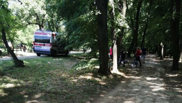 ХИТНА ИНТЕРВЕНЦИЈА НА КОШУТЊАКУ: Човеку нагло позлило ХИТНА ИНТЕРВЕНЦИЈА НА КОШУТЊАКУ: Човеку нагло позлило