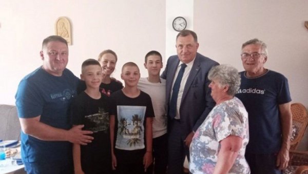 ДОДИК У ПОСЕТИ МЛАДОМ СПОРТИСТИ СА ИНВАЛИДИТЕТОМ: Први сусрет, али не и последњи! ДОДИК У ПОСЕТИ МЛАДОМ СПОРТИСТИ СА ИНВАЛИДИТЕТОМ: Први сусрет, али не и последњи!