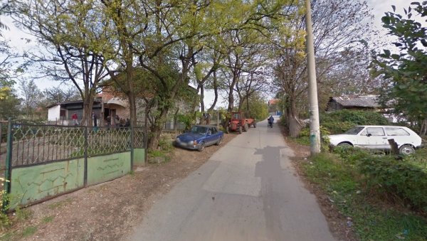 МАЛИ ЛЕСКОВАЦ БИ УЛИЦУ ИРИСА: Желе само лепше име, или промоцију предака МАЛИ ЛЕСКОВАЦ БИ УЛИЦУ ИРИСА: Желе само лепше име, или промоцију предака