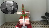 САХРАНА НОВИЦЕ ЗДРАВКОВИЋА: Колеге дошле да испрате легенду народне музике (ВИДЕО) САХРАНА НОВИЦЕ ЗДРАВКОВИЋА: Колеге дошле да испрате легенду народне музике (ВИДЕО)