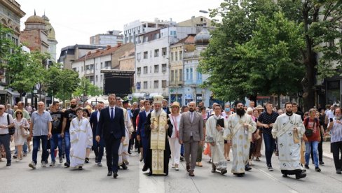 KROZ KRAGUJEVAC PROŠLA LITIJA: Obeležena slava Stare crkve KROZ KRAGUJEVAC PROŠLA LITIJA: Obeležena slava Stare crkve