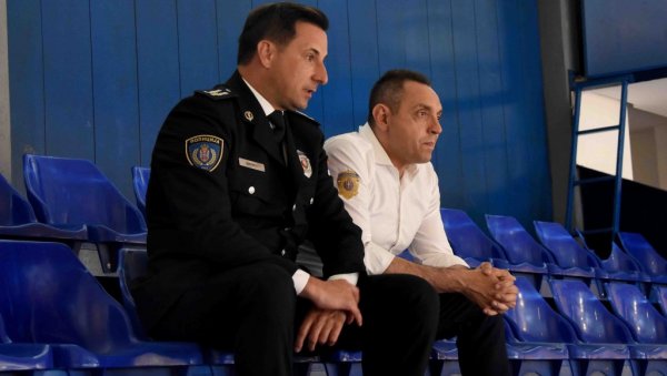 СНАГУ, ВЕШТИНУ И УМЕЋЕ РАЗВИЈАЈУ КРОЗ СПОРТ: Вулин поносан на резултате припадника полиције СНАГУ, ВЕШТИНУ И УМЕЋЕ РАЗВИЈАЈУ КРОЗ СПОРТ: Вулин поносан на резултате припадника полиције
