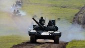 ГОМИЛАЈУ ТЕНКОВЕ НА ГРАНИЦИ: Криза у Авганистану прелива се и у Туркменистан ГОМИЛАЈУ ТЕНКОВЕ НА ГРАНИЦИ: Криза у Авганистану прелива се и у Туркменистан