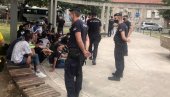 ПРОНАЂЕНО 90 ИЛЕГАЛНИХ МИГРАНАТА: Превезени у Прихватни центар у Прешеву ПРОНАЂЕНО 90 ИЛЕГАЛНИХ МИГРАНАТА: Превезени у Прихватни центар у Прешеву