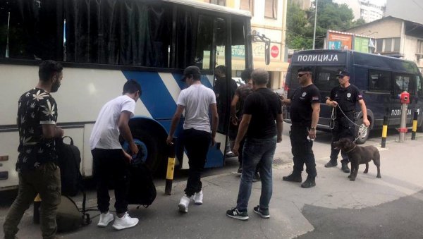 КОНТРОЛА КРЕТАЊА МИГРАНАТА: Полиција у Београду пронашла 82 илегалца КОНТРОЛА КРЕТАЊА МИГРАНАТА: Полиција у Београду пронашла 82 илегалца