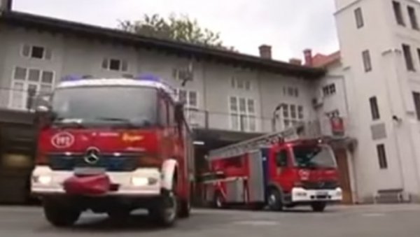 ЗАПАЛИО СЕ СТАН У ЗАГРЕБУ: Једна особа настрадала, ватрогасци хитно изашли на терен ЗАПАЛИО СЕ СТАН У ЗАГРЕБУ: Једна особа настрадала, ватрогасци хитно изашли на терен