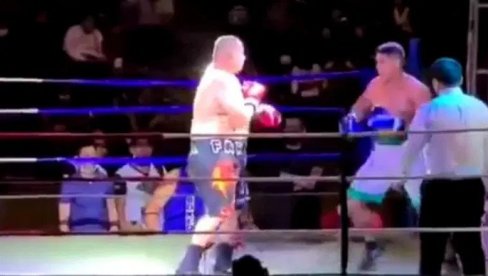 HAOS U BOLIVIJI: Bokser nogama gazio protivnika u nokdaunu, momentalno suspendovan (VIDEO) HAOS U BOLIVIJI: Bokser nogama gazio protivnika u nokdaunu, momentalno suspendovan (VIDEO)