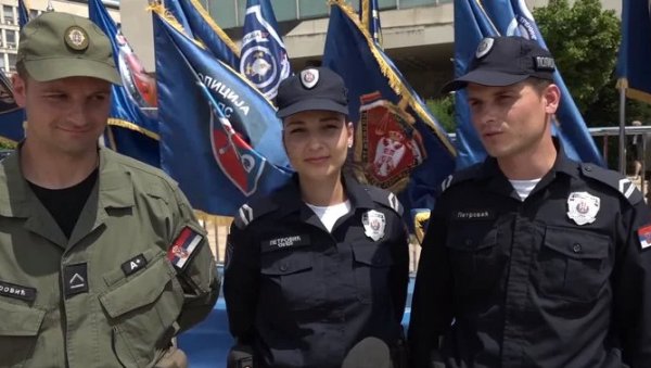 ПЕТРОВИЋИМА СЕ ОСТВАРИО ЖИВОТНИ САН! Два рођена брата и њихова сестра постали су полицајци - родни град је поносан на њих (ВИДЕО) ПЕТРОВИЋИМА СЕ ОСТВАРИО ЖИВОТНИ САН! Два рођена брата и њихова сестра постали су полицајци - родни град је поносан на њих (ВИДЕО)