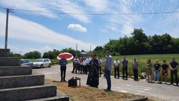 СРПСКИ ЛОГОРАШИ ИСТУРЕНИ КАО ЖИВИ ШТИТ ПА МУЧКИ УБИЈАНИ: За жртве нема правде ни после 29 година СРПСКИ ЛОГОРАШИ ИСТУРЕНИ КАО ЖИВИ ШТИТ ПА МУЧКИ УБИЈАНИ: За жртве нема правде ни после 29 година