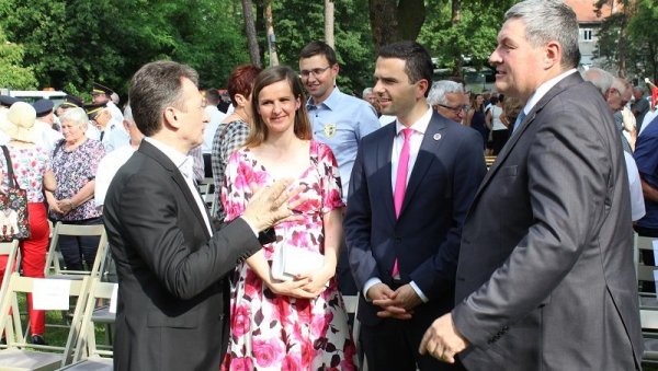САРАДЊА ЗА ДЕСЕТКУ: Velike poчасти Угљевичанима у Словенији САРАДЊА ЗА ДЕСЕТКУ: Velike poчасти Угљевичанима у Словенији