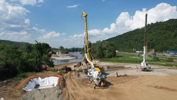 НИЧЕ ДЕСЕТ НОВИХ МОСТОВА: Србија се задужује 431,6 милиона евра, што покрива део градње Моравског коридора НИЧЕ ДЕСЕТ НОВИХ МОСТОВА: Србија се задужује 431,6 милиона евра, што покрива део градње Моравског коридора