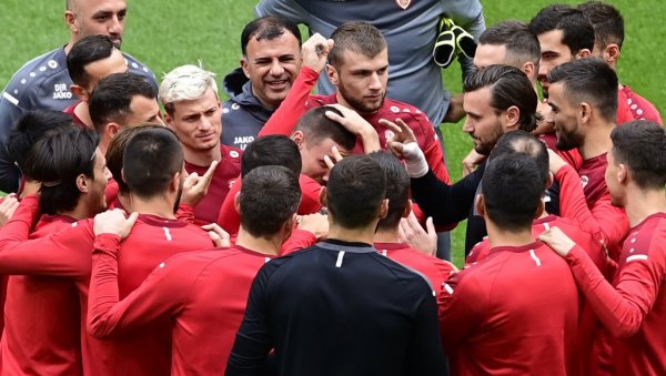 МАКЕДОНИЈА БЕЗ БОДА НА ЕУРО 2020: Пандев се поразом опростио од репрезентације (ВИДЕО) МАКЕДОНИЈА БЕЗ БОДА НА ЕУРО 2020: Пандев се поразом опростио од репрезентације (ВИДЕО)