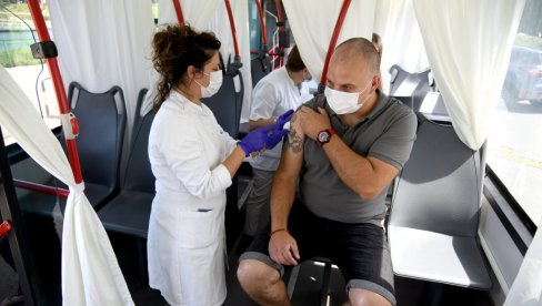 NA KORAK DO POLOVINE CEPLJENIH: Epidemiološka situacija je sve bolja, do kraja meseca se očekuje i preko 50 odsto revakcinisanih NA KORAK DO POLOVINE CEPLJENIH: Epidemiološka situacija je sve bolja, do kraja meseca se očekuje i preko 50 odsto revakcinisanih