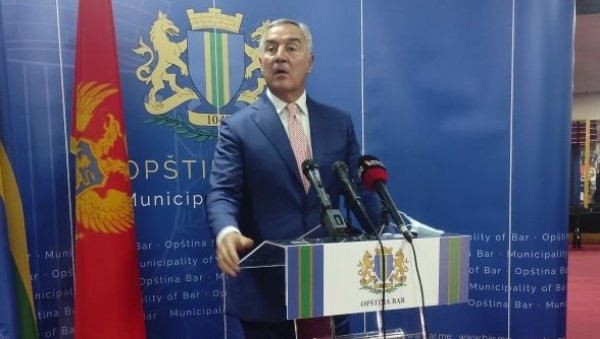 МИЛО ЂУКАНОВИЋ ПОНОВО ПРЕТИ: Бранићемо се до последње капи крви - ДПС ће скратити време трајања Влади Црне Горе МИЛО ЂУКАНОВИЋ ПОНОВО ПРЕТИ: Бранићемо се до последње капи крви - ДПС ће скратити време трајања Влади Црне Горе