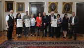 ПОВЕЉЕ РЕМЕТИЋУ, БЕЛОМ И КОЛАРЦУ: Уручена признања у Матици српској у Новом Саду ПОВЕЉЕ РЕМЕТИЋУ, БЕЛОМ И КОЛАРЦУ: Уручена признања у Матици српској у Новом Саду