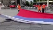 KUČI RAZVUKLI TROBOJKU U BEOGRADU: Odgovor na sramnu rezoluciju (VIDEO) KUČI RAZVUKLI TROBOJKU U BEOGRADU: Odgovor na sramnu rezoluciju (VIDEO)