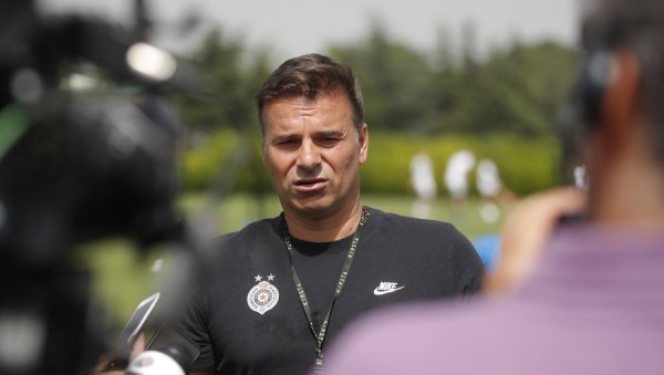 СТАНОЈЕВИЋ ЧЕКА ДВОЈИЦУ ИГРАЧА: Нећемо се коцкати са нападачем СТАНОЈЕВИЋ ЧЕКА ДВОЈИЦУ ИГРАЧА: Нећемо се коцкати са нападачем