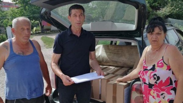 И ПАКЕТИ И ВАКЦИНЕ: Стиже помоћ за импровизано насеље Лагатор у Лозници И ПАКЕТИ И ВАКЦИНЕ: Стиже помоћ за импровизано насеље Лагатор у Лозници