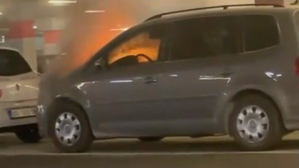 ПОЖАР У ТРЖНОМ ЦЕНТРУ У БЕОГРАДУ: Запалио се аутомобил у гаражи, дим узнемирио посетиоце (ФОТО) ПОЖАР У ТРЖНОМ ЦЕНТРУ У БЕОГРАДУ: Запалио се аутомобил у гаражи, дим узнемирио посетиоце (ФОТО)