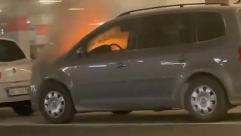 POŽAR U TRŽNOM CENTRU U BEOGRADU: Zapalio se automobil u garaži, dim uznemirio posetioce (FOTO) POŽAR U TRŽNOM CENTRU U BEOGRADU: Zapalio se automobil u garaži, dim uznemirio posetioce (FOTO)