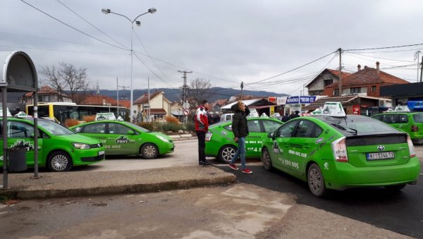 ТАКСИСТИ (НИ)СУ ГРАДСКИ ПРЕВОЗ: Још важи Уредба о минималним ценама из 2019. ТАКСИСТИ (НИ)СУ ГРАДСКИ ПРЕВОЗ: Још важи Уредба о минималним ценама из 2019.