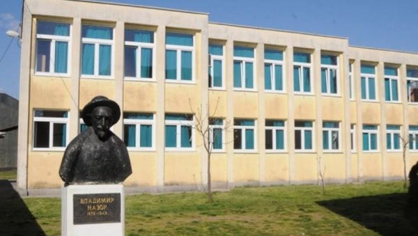 ПРВО ПРОТЕСТ, ПА БОЈКОТ НАСТАВЕ? Родитељи траже да се обезбеди објекат за децу ПРВО ПРОТЕСТ, ПА БОЈКОТ НАСТАВЕ? Родитељи траже да се обезбеди објекат за децу