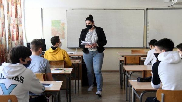 ЗАЖАЛИЋЕ ОНИ КОЈИ СЛИКАЈУ ТЕСТ: Осмаци данас почињу са полагањем завршног испита, Ружић најавио да ће бити лакша питања ЗАЖАЛИЋЕ ОНИ КОЈИ СЛИКАЈУ ТЕСТ: Осмаци данас почињу са полагањем завршног испита, Ружић најавио да ће бити лакша питања