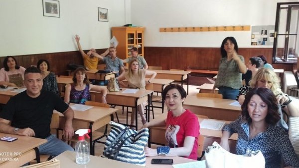 НЕГУЈЕ СТАРА ПРИЈАТЕЉСТВА: Жељко Јоксимовић прославио 30 година матуре НЕГУЈЕ СТАРА ПРИЈАТЕЉСТВА: Жељко Јоксимовић прославио 30 година матуре