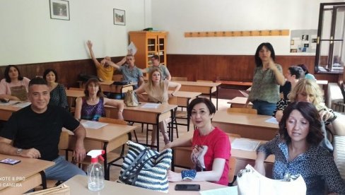 НЕГУЈЕ СТАРА ПРИЈАТЕЉСТВА: Жељко Јоксимовић прославио 30 година матуре НЕГУЈЕ СТАРА ПРИЈАТЕЉСТВА: Жељко Јоксимовић прославио 30 година матуре