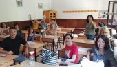 НЕГУЈЕ СТАРА ПРИЈАТЕЉСТВА: Жељко Јоксимовић прославио 30 година матуре НЕГУЈЕ СТАРА ПРИЈАТЕЉСТВА: Жељко Јоксимовић прославио 30 година матуре