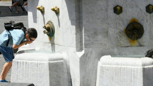 NAJNOVIJE UPOZORENJE RHMZ: Temperature narednih dana idu i do 37 stepeni, visok nivo UV zračenja - Ovi gradovi su u crvenom NAJNOVIJE UPOZORENJE RHMZ: Temperature narednih dana idu i do 37 stepeni, visok nivo UV zračenja - Ovi gradovi su u crvenom