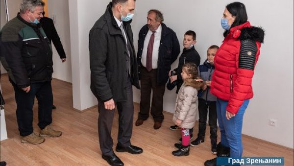 ГРАЂЕВИНСКИ МАТЕРИЈАЛ ЗА ИЗБЕГЛИЦЕ: У Зрењанину расписан конкурс за доделу помоћи ГРАЂЕВИНСКИ МАТЕРИЈАЛ ЗА ИЗБЕГЛИЦЕ: У Зрењанину расписан конкурс за доделу помоћи