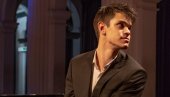 FMU I GVARNERIJUS NAGRAĐUJU: Koncert Sanjina Jakovljevića u petak u 19 časova FMU I GVARNERIJUS NAGRAĐUJU: Koncert Sanjina Jakovljevića u petak u 19 časova