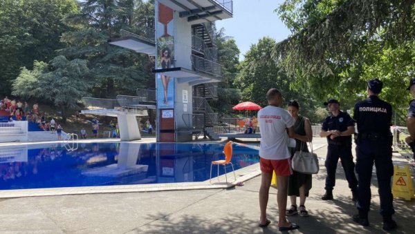 НАЈВЕРОВАТНИЈЕ ГА ЈЕ НЕКО ГУРНУО СА СКАКАОНИЦЕ: Спасилац о погибији дечака на базену - реанимирали га све до доласка лекара НАЈВЕРОВАТНИЈЕ ГА ЈЕ НЕКО ГУРНУО СА СКАКАОНИЦЕ: Спасилац о погибији дечака на базену - реанимирали га све до доласка лекара