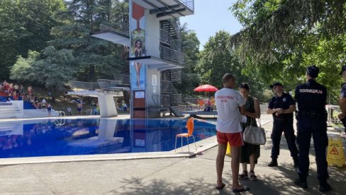 NAJVEROVATNIJE GA JE NEKO GURNUO SA SKAKAONICE: Spasilac o pogibiji dečaka na bazenu - reanimirali ga sve do dolaska lekara NAJVEROVATNIJE GA JE NEKO GURNUO SA SKAKAONICE: Spasilac o pogibiji dečaka na bazenu - reanimirali ga sve do dolaska lekara