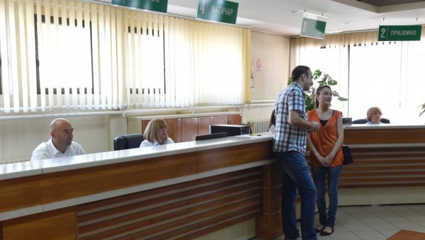 НИ МАТИЧАР НИЈЕ ПО ЈЕДНОЈ ЦЕНИ: Грађани плаћају чак 1.000 непореских дажбина НИ МАТИЧАР НИЈЕ ПО ЈЕДНОЈ ЦЕНИ: Грађани плаћају чак 1.000 непореских дажбина