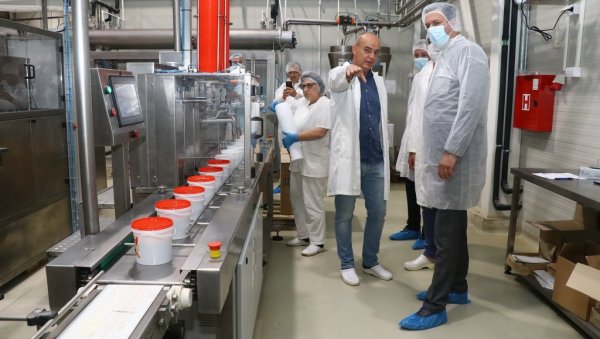ИНВЕСТИЦИЈА ТЕШКА ОСАМ МИЛИОНА ЕВРА: У Шапцу још 120 нових радних места ИНВЕСТИЦИЈА ТЕШКА ОСАМ МИЛИОНА ЕВРА: У Шапцу још 120 нових радних места