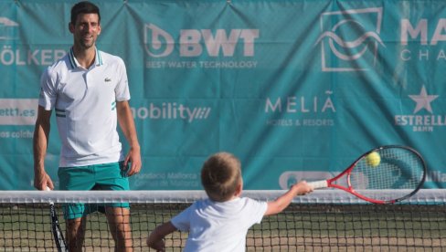 ĐOKOVIĆ OTKRIO NOVE DETALJE O SINU STEFANU: Zbog njega sam došao na Majorku! Voli tenis, ali... ĐOKOVIĆ OTKRIO NOVE DETALJE O SINU STEFANU: Zbog njega sam došao na Majorku! Voli tenis, ali...