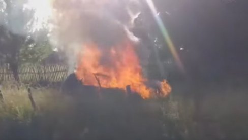 ПЛАМЕН ПОТПУНО УНИШТИО АУТОМОБИЛ: Пожар код Тутина (ВИДЕО) ПЛАМЕН ПОТПУНО УНИШТИО АУТОМОБИЛ: Пожар код Тутина (ВИДЕО)