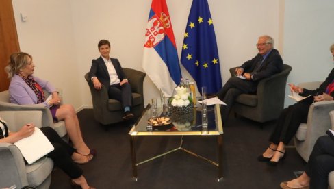 STARE UCENE EU PO NOVOJ ŠEMI: Srbija u Luksemburgu nagrađena za ono što je davno ispunila u procesu evropskih integracija STARE UCENE EU PO NOVOJ ŠEMI: Srbija u Luksemburgu nagrađena za ono što je davno ispunila u procesu evropskih integracija