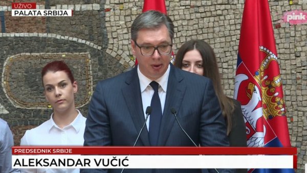 ВУЧИЋ ДОДЕЛИО УГОВОРЕ НАЈБОЉИМ ДИПЛОМЦИМА: Они представљају будућност наше земље! ВУЧИЋ ДОДЕЛИО УГОВОРЕ НАЈБОЉИМ ДИПЛОМЦИМА: Они представљају будућност наше земље!